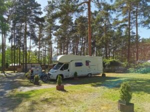 202005_Stellplatz_1_2_Wohnwagen_Waldcamping_GrossSee